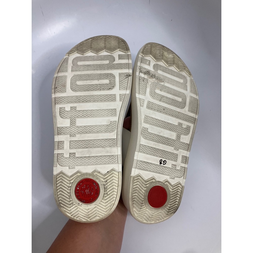 FitFlop Lulu Buckle Thong Sandals Women 8 White Excellent Leather T-Strap HE7194 - Picture 9 of 11
